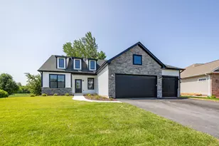 668 E Becker Pl, Sycamore, IL 60178 - Photo 5