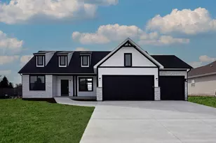 668 E Becker Pl, Sycamore, IL 60178 - Photo 1