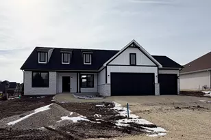 668 E Becker Pl, Sycamore, IL 60178 - Photo 1