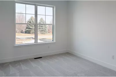 668 E Becker Place, Sycamore, IL 60178 - Photo 5