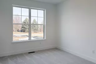 668 E Becker Pl, Sycamore, IL 60178 - Photo 5