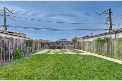 10229 S Calumet Avenue, Chicago, IL 60628 - Photo 41