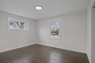 212 N Louis St, Mount Prospect, IL 60056 - Photo 9