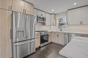 212 N Louis St, Mount Prospect, IL 60056 - Photo 3