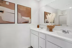 2237 Lake Shore Dr, Schaumburg, IL 60196 - Photo 11