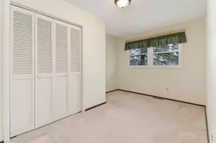 105 S Devonshire Dr, Bloomington, IL 61704 - Photo 17