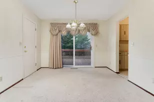 105 S Devonshire Dr, Bloomington, IL 61704 - Photo 11