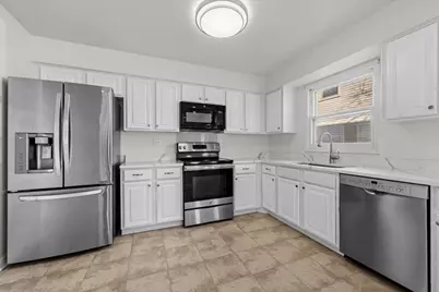 1150 Thompson Boulevard, Buffalo Grove, IL 60089 - Photo 5