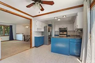 414 Cedar St, Lake in the Hills, IL 60156 - Photo 5