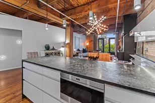 375 W Erie St, Chicago, IL 60654 - Photo 11