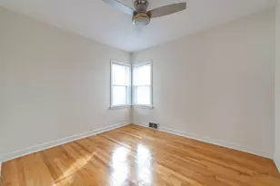 225 Walker Pl, Mundelein, IL 60060 - Photo 11