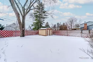 225 Walker Pl, Mundelein, IL 60060 - Photo 23