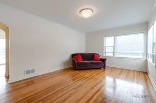 225 Walker Pl, Mundelein, IL 60060 - Photo 3