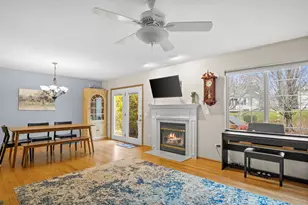 352 Normandie Dr, Sugar Grove, IL 60554 - Photo 5