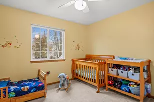 352 Normandie Dr, Sugar Grove, IL 60554 - Photo 15