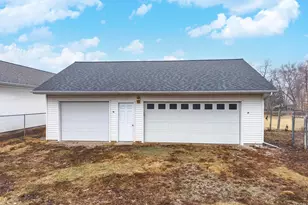 912 Charles St, Streator, IL 61364 - Photo 5