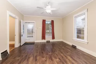 912 Charles St, Streator, IL 61364 - Photo 7