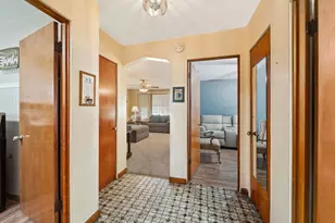 6401 Sinclair Ave, Berwyn, IL 60402 - Photo 5