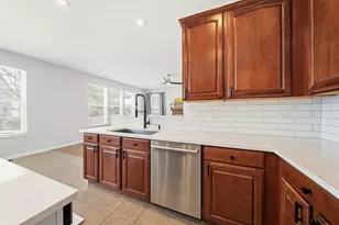 305 Chick Evans St, Bolingbrook, IL 60490 - Photo 9