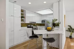 3030 Pheasant Creek Dr, Northbrook, IL 60062 - Photo 3