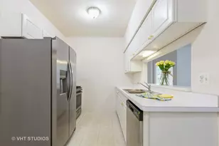 4 Arboretum Dr, Lombard, IL 60148 - Photo 5