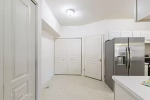 4 Arboretum Dr, Lombard, IL 60148 - Photo 7