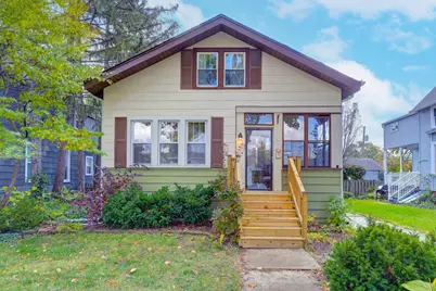 1561 E Walnut Avenue, Des Plaines, IL 60016 - Photo 1