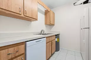 3240 N Manor Dr, Lansing, IL 60438 - Photo 7