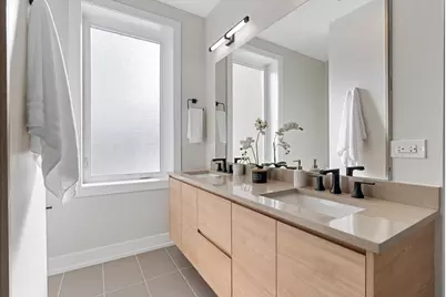 3653 W Barry Avenue #2W, Chicago, IL 60618 - Photo 19