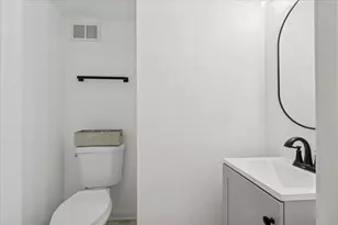 780 Symphony Dr, Aurora, IL 60504 - Photo 11