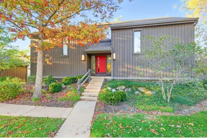 294 W Mallard Point #A, Lake Barrington, IL 60010 - Photo 1