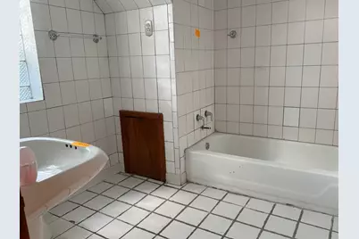 9134 S Paxton Avenue, Chicago, IL 60617 - Photo 11