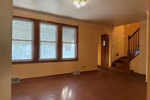 9134 S Paxton Ave, Chicago, IL 60617 - Photo 3