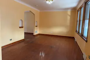 9134 S Paxton Ave, Chicago, IL 60617 - Photo 3