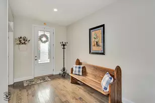 318 Arabian Cir, Willowbrook, IL 60527 - Photo 3