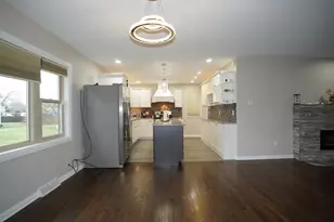 6092 Cleveland St, Merrillville, IN 46410 - Photo 9