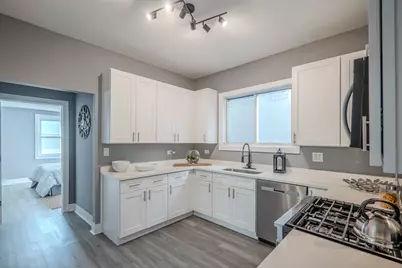 7836 S Saint Lawrence Avenue, Chicago, IL 60619 - Photo 9