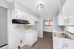 12356 S Carpenter St, Calumet Park, IL 60827 - Photo 13