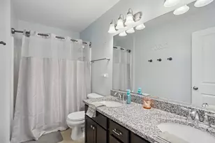 882 N Carly Cir, Yorkville, IL 60560 - Photo 13