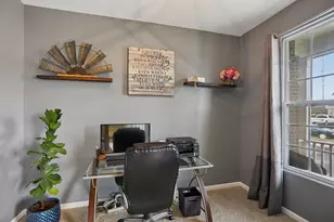 882 N Carly Cir, Yorkville, IL 60560 - Photo 3