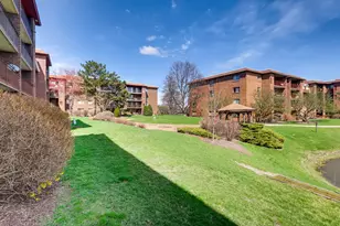 101 Old Oak Dr, Buffalo Grove, IL 60089 - Photo 3
