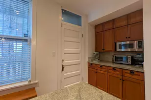 1402 W Belle Plaine Ave, Chicago, IL 60613 - Photo 21