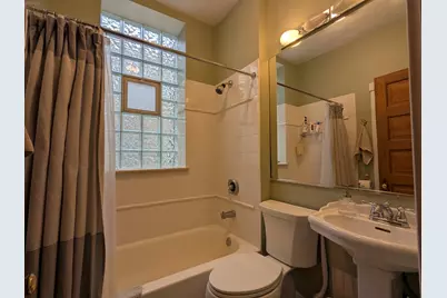 1402 W Belle Plaine Avenue #2, Chicago, IL 60613 - Photo 23