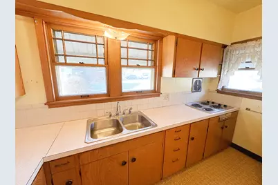 1126 E Main Street, Streator, IL 61364 - Photo 11