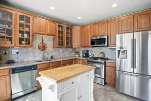 1146 Falcon Ridge Dr, Elgin, IL 60124 - Photo 9