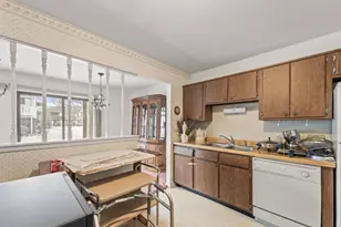 328 Woodbury Ct, Schaumburg, IL 60193 - Photo 9