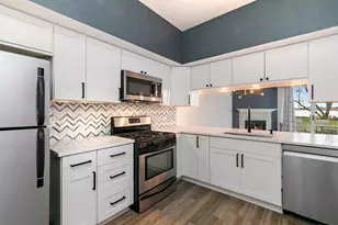 1113 Regency Ct, Schaumburg, IL 60193 - Photo 13