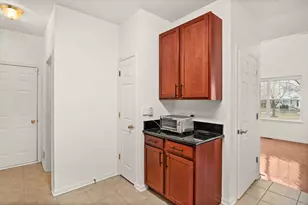 6131 Canterbury Ln, Hoffman Estates, IL 60192 - Photo 7