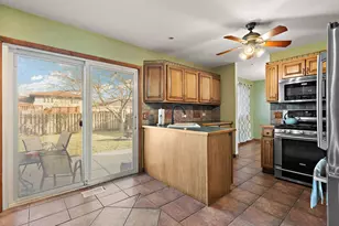 17759 Maple St, Lansing, IL 60438 - Photo 7