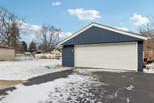 2124 Halsey Dr, Des Plaines, IL 60018 - Photo 23